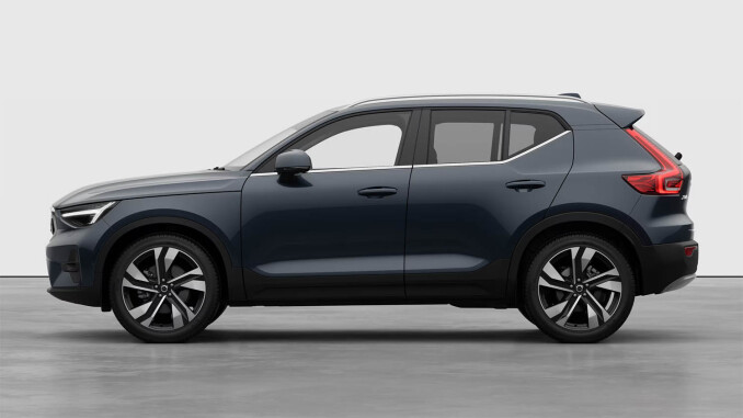 Volvo XC40 2.0 B4P Ultra Bright 5dr Auto Petrol Estate - Image 3